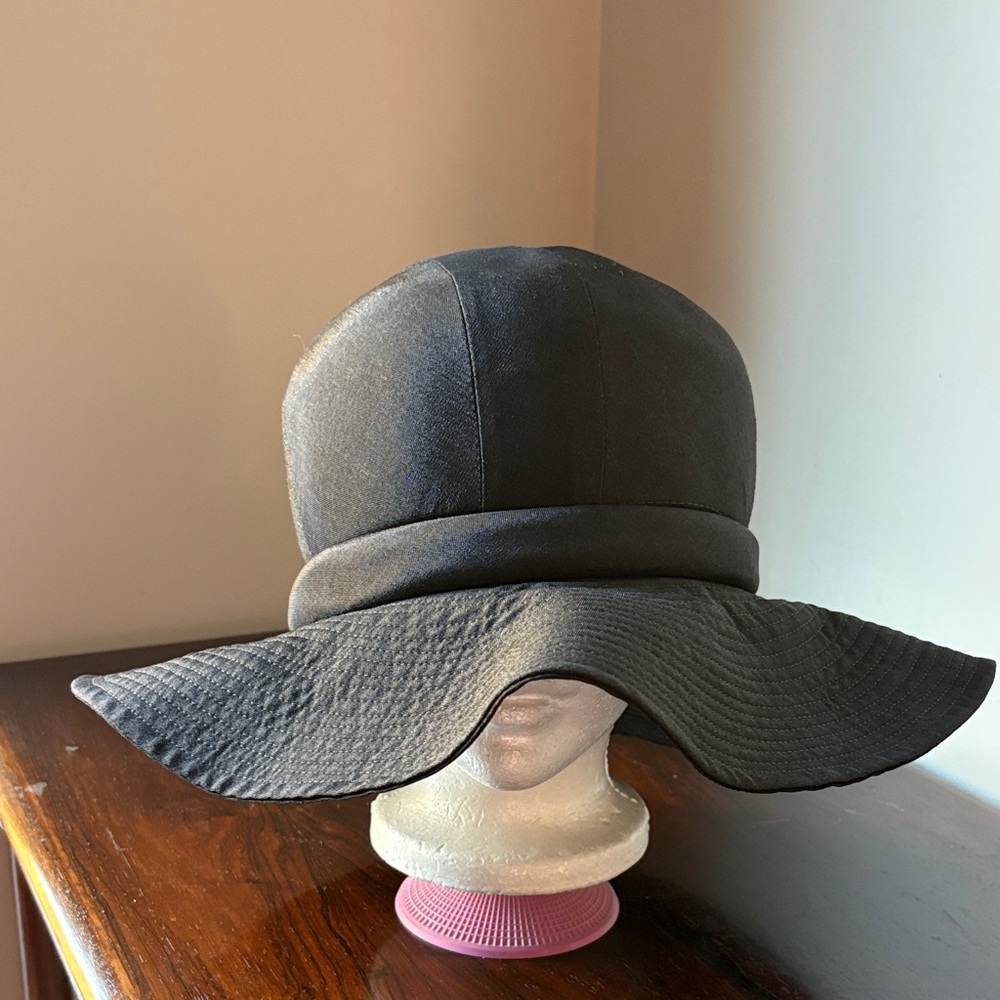 Black vintage 1960s bucket style hat